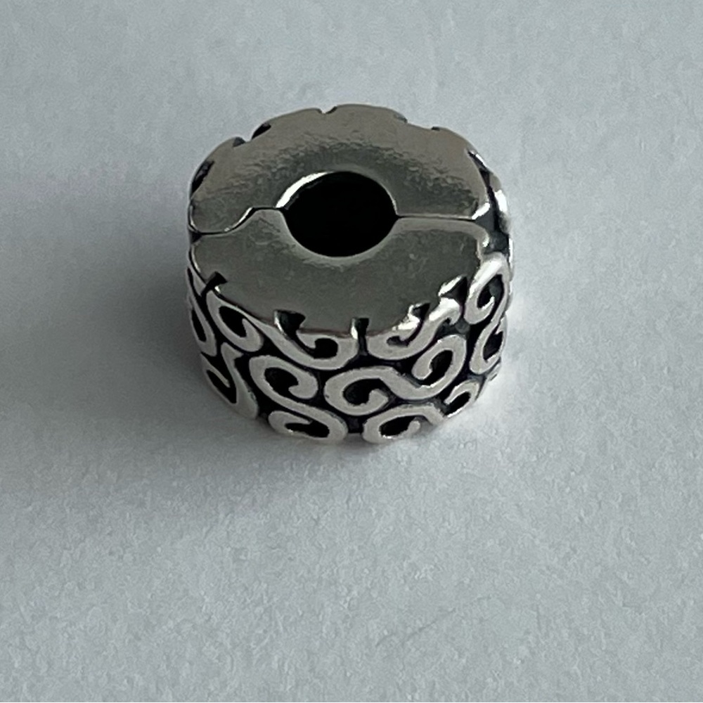 Retired Authentic Pandora swirl clip